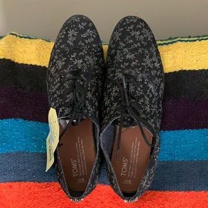 Toms women’s Mocha Brogue size 9